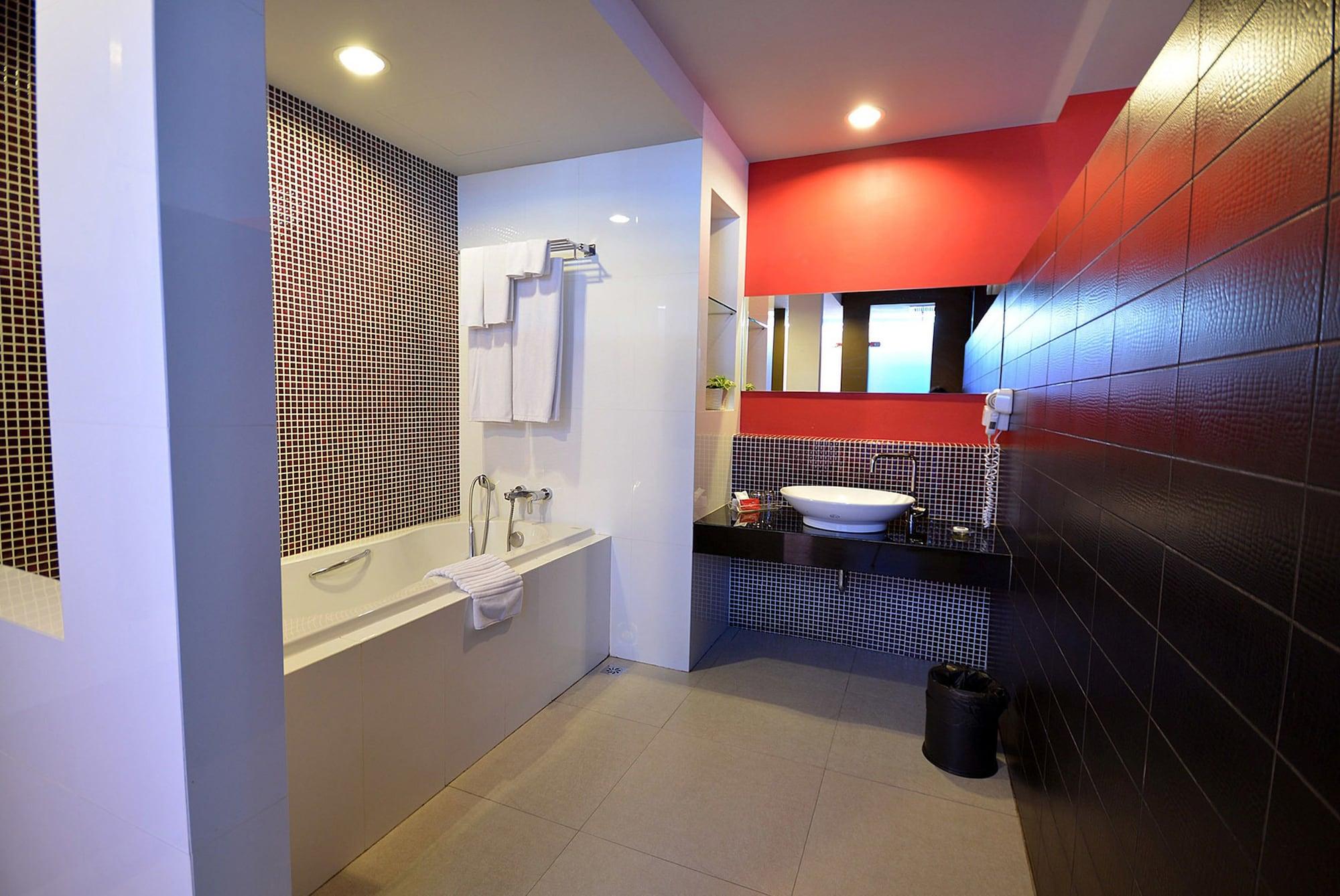 Tsix5 Hotel Pattaya Extérieur photo