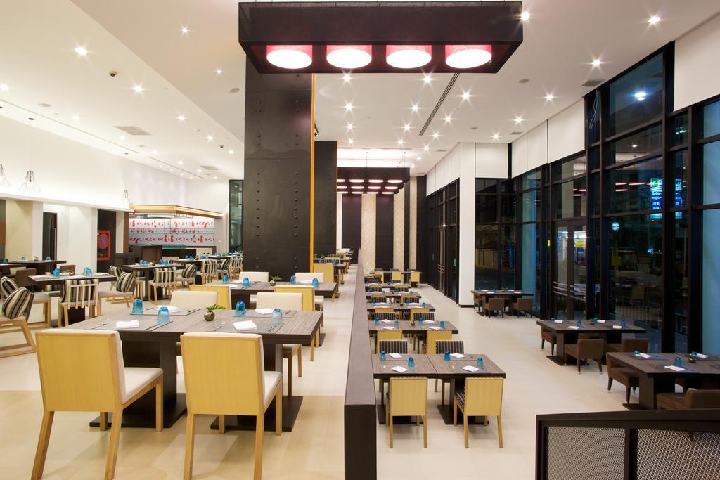 Tsix5 Hotel Pattaya Extérieur photo