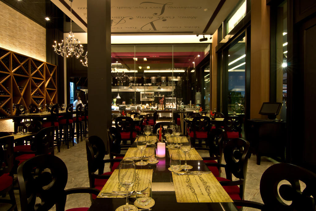 Tsix5 Hotel Pattaya Extérieur photo