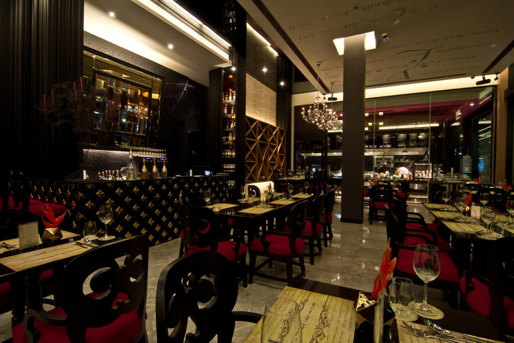 Tsix5 Hotel Pattaya Extérieur photo