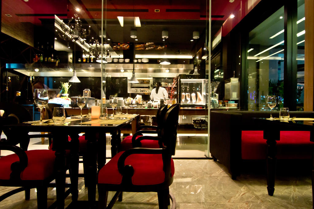 Tsix5 Hotel Pattaya Extérieur photo